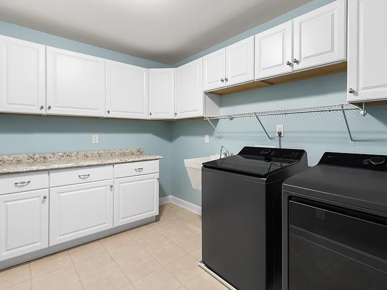 511 E Hatterleigh Ave — Photo 26