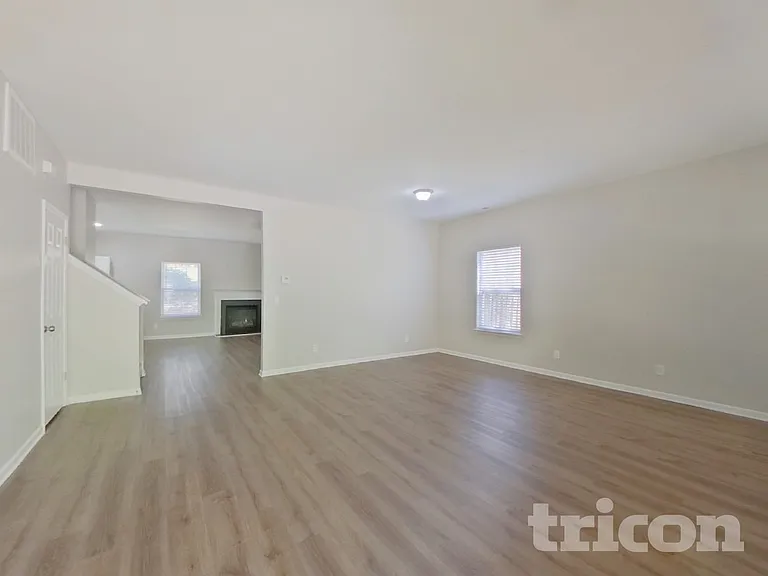 11035 Elven Dr — Photo 2