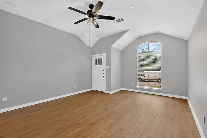 9881 Cambridge Dr — Photo 8