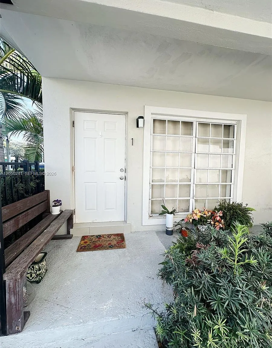 Victoria Isles — Photo 1