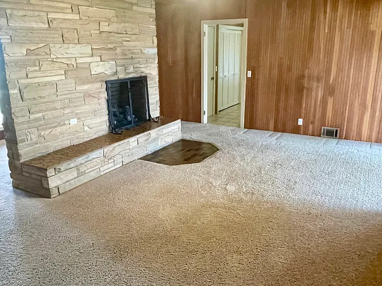 1128 Clayton Dr — Photo 12