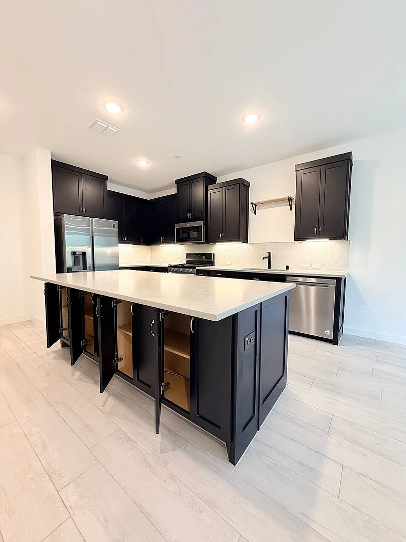 Building Photo - 606 Collier Dr