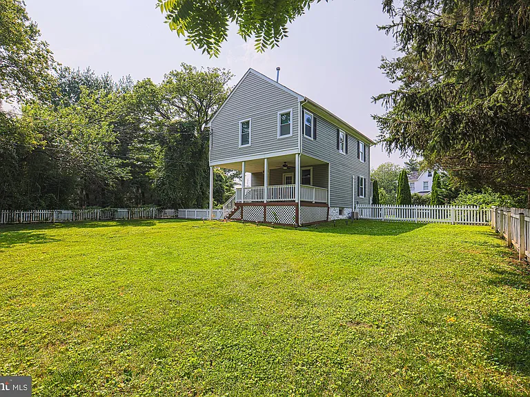 215 Clarendon Ave — Photo 10