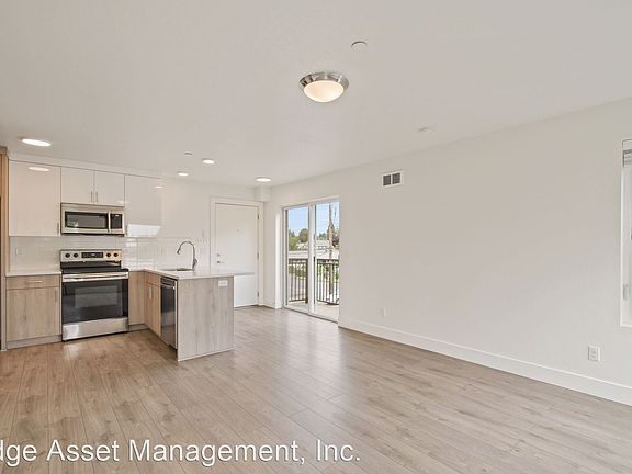 3rd image of 4730 SE Belmont St #11