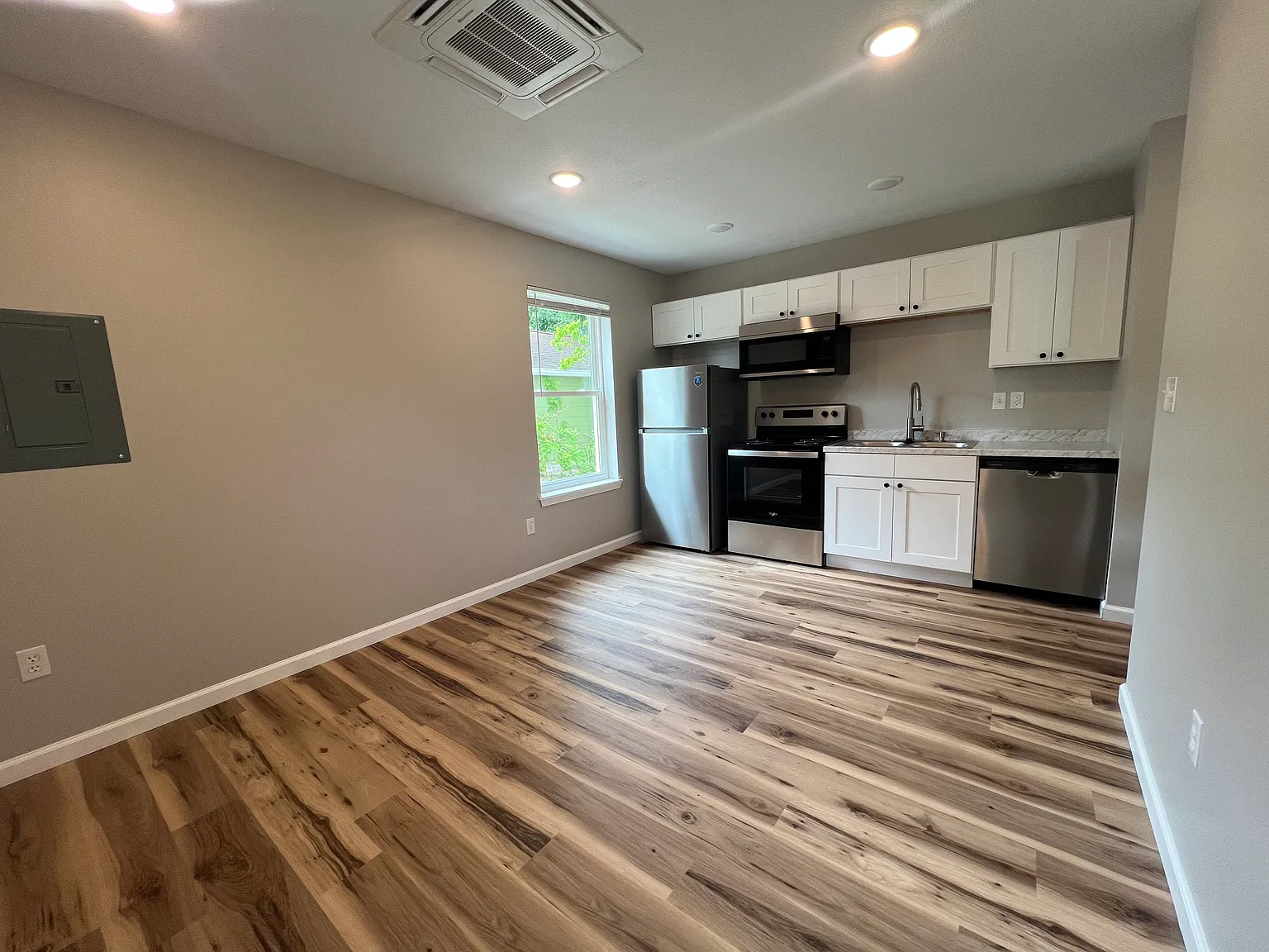 1 bed, 600 sqft, $1,000 — Photo 2