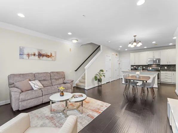 42831 Burrell Sq, Ashburn, VA 20147