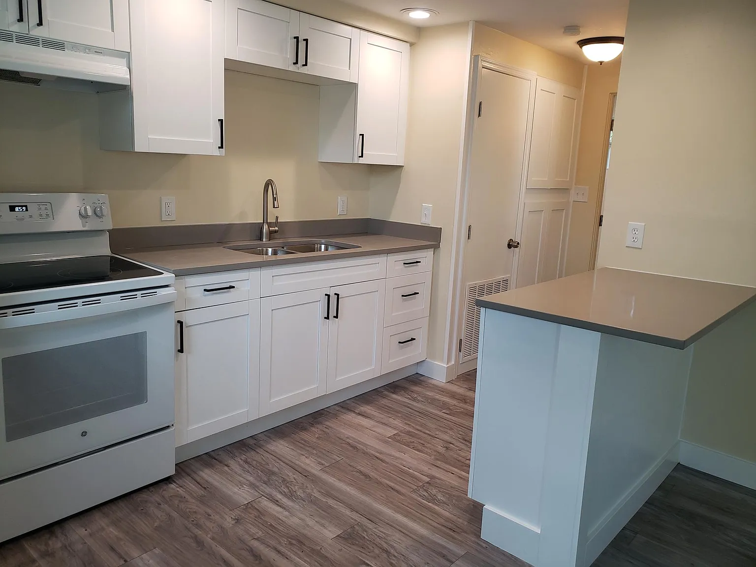 1 bed, 500 sqft, $1,300 — Photo 4