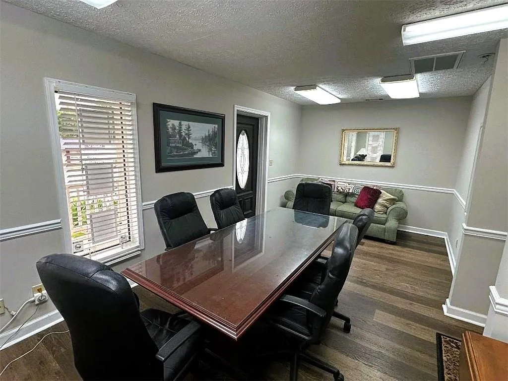 Building Photo - 508 S Wall St #A