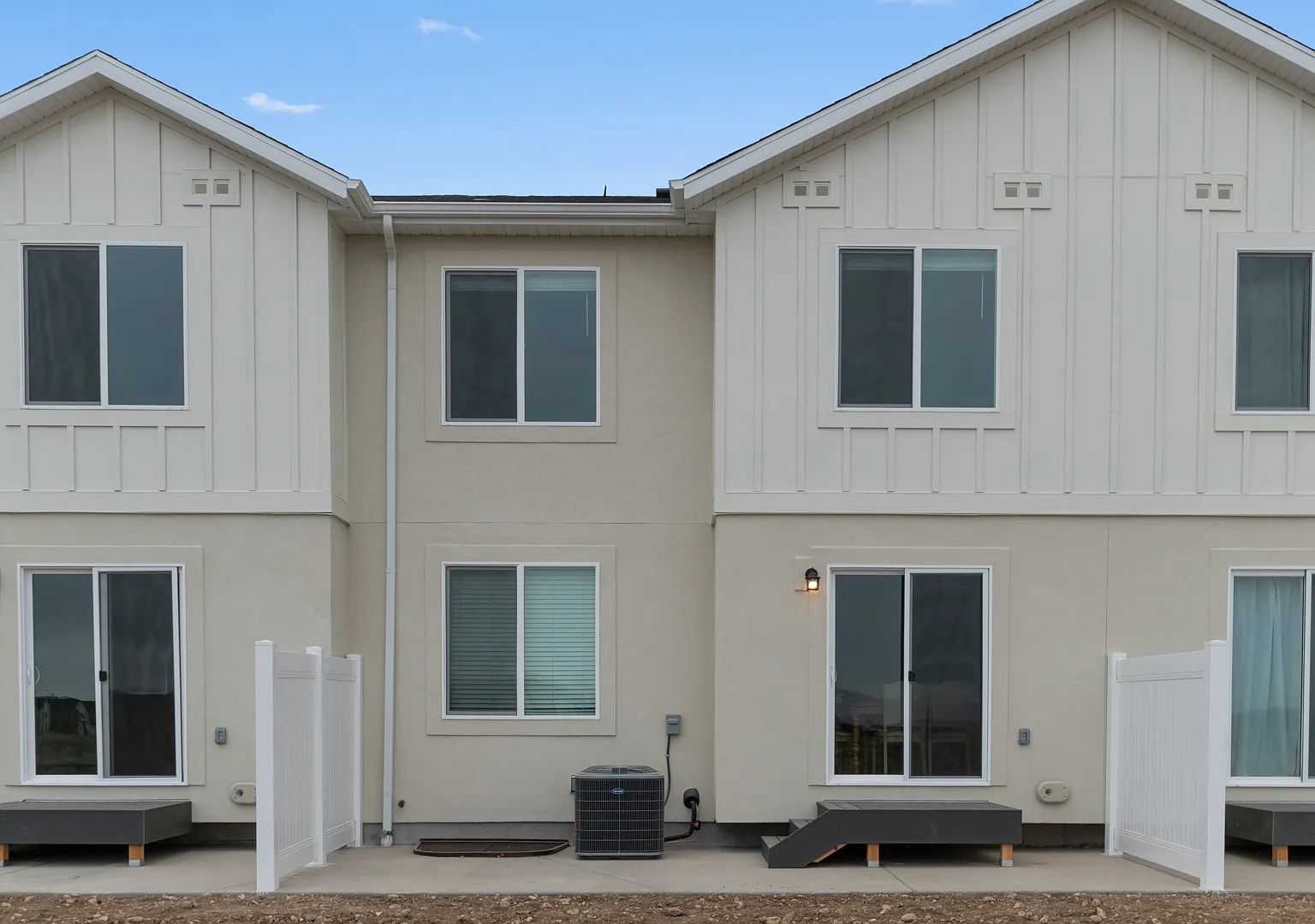 3 bed, 2.5 bath, 2205 sqft, $2,150 — Photo 2