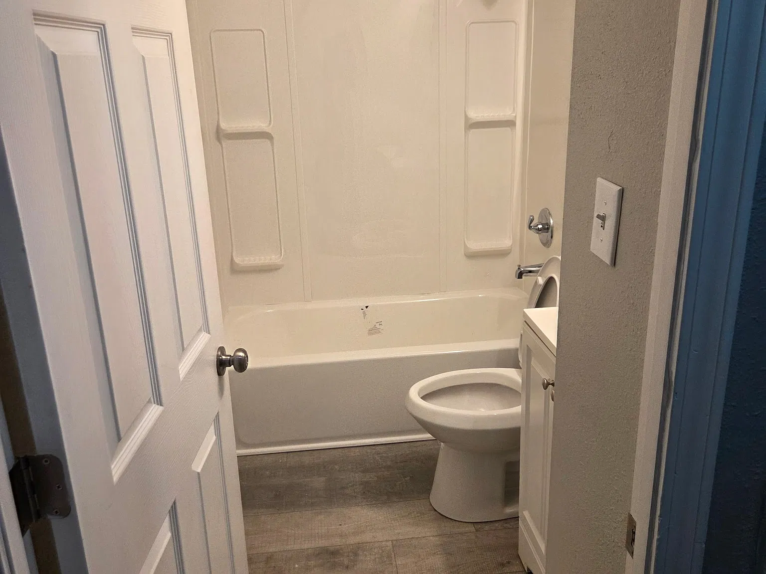 4 bed, 1300 sqft, $1,600 — Photo 3