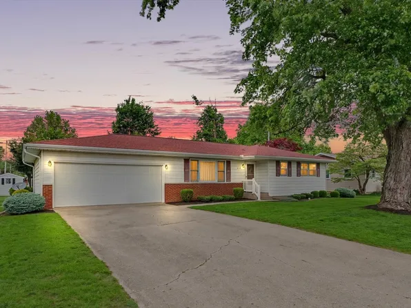 204 Douglas Dr, Tuscola, IL 61953