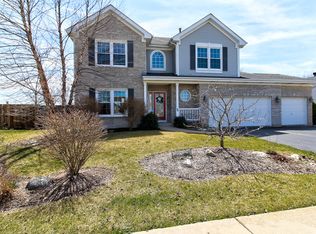 437 Raintree Dr, Oswego, IL 60543