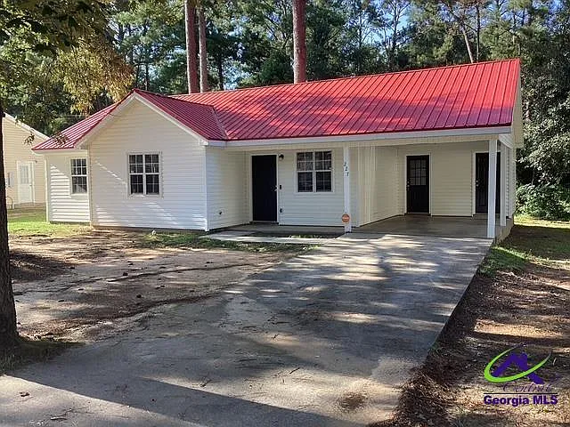 3 bed, 1.5 bath, 1030 sqft, $1,395 — Photo 1
