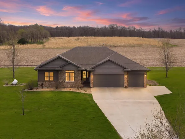 1828 160th Ave, Manchester, IA 52057