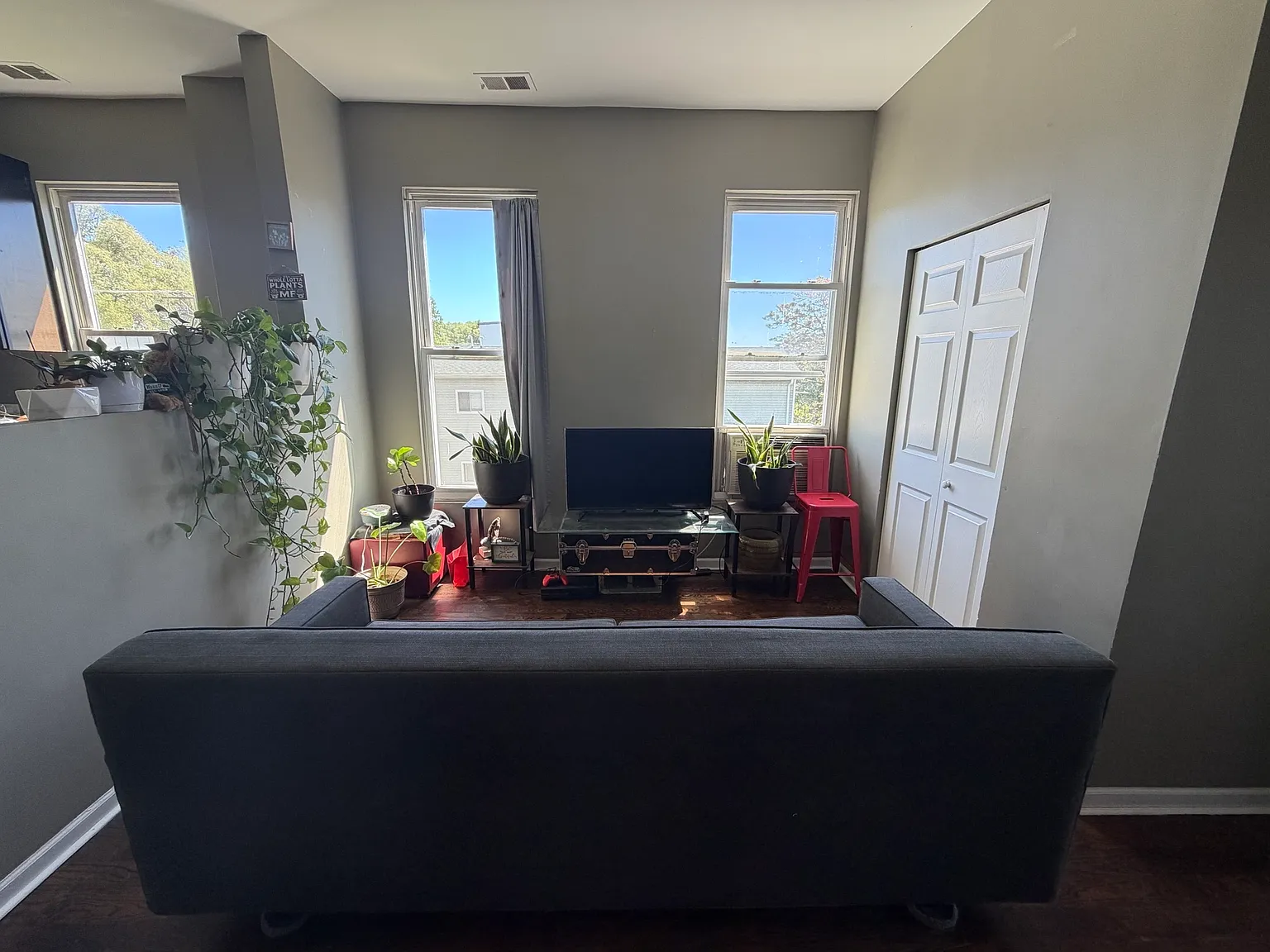 3 bed, 1150 sqft, $1,800 — Photo 2