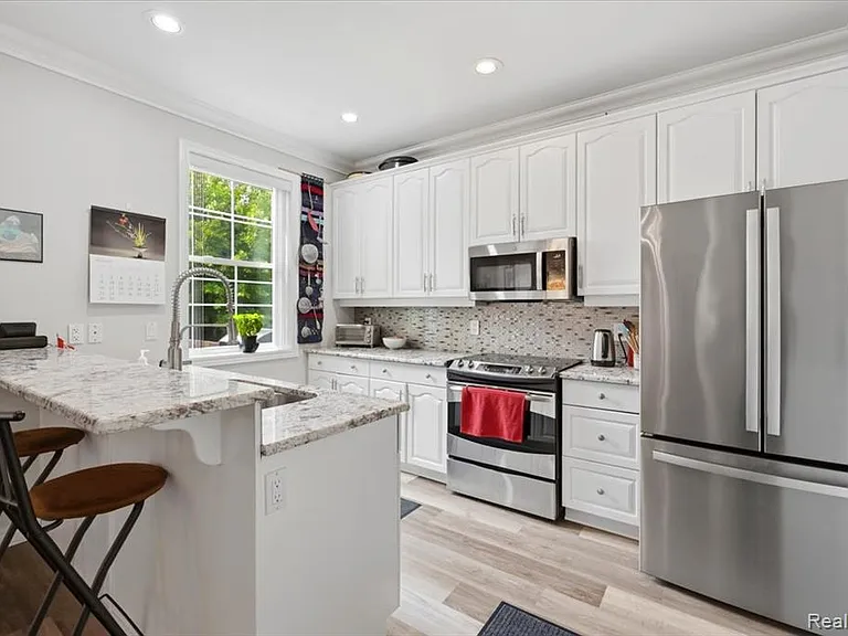 1765 Townsend St — Photo 16