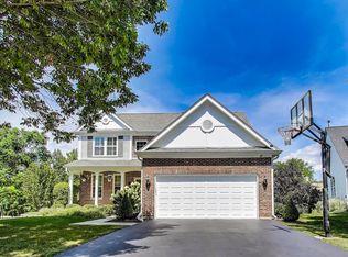 801 Dunhill Ct, Gurnee, IL 60031