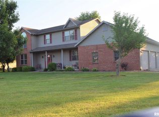 16 Drake Rd, Jacksonville, IL 62650