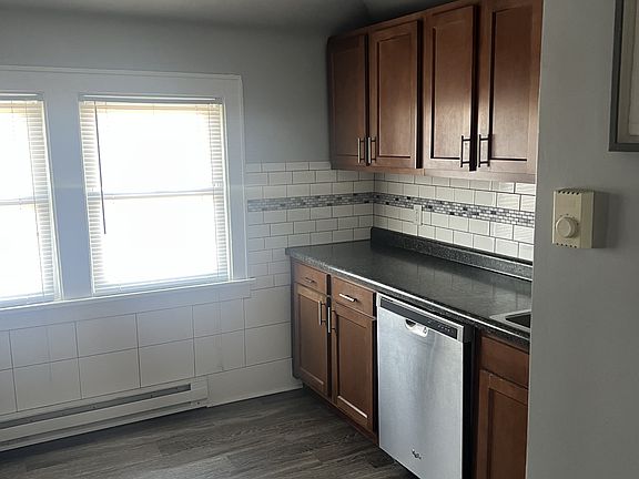 3rd image of 1419 4th Ave N #3