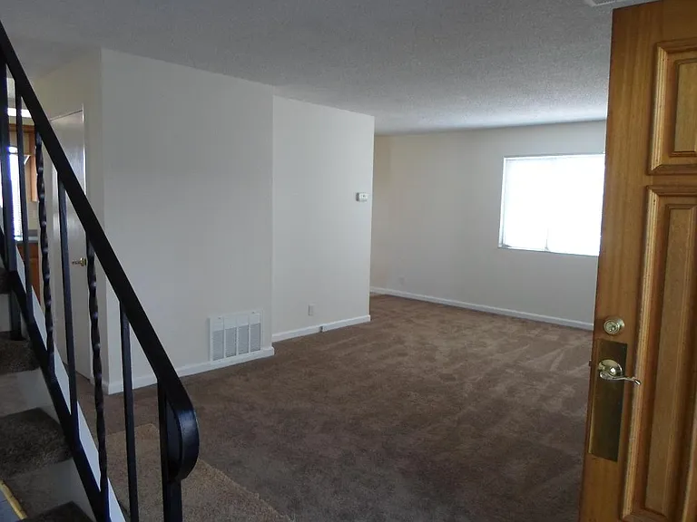 117 Sunset Cir #27 — Photo 3