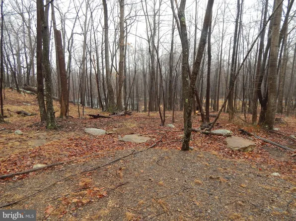37 Parkside Ct, Berkeley Springs, WV 25411