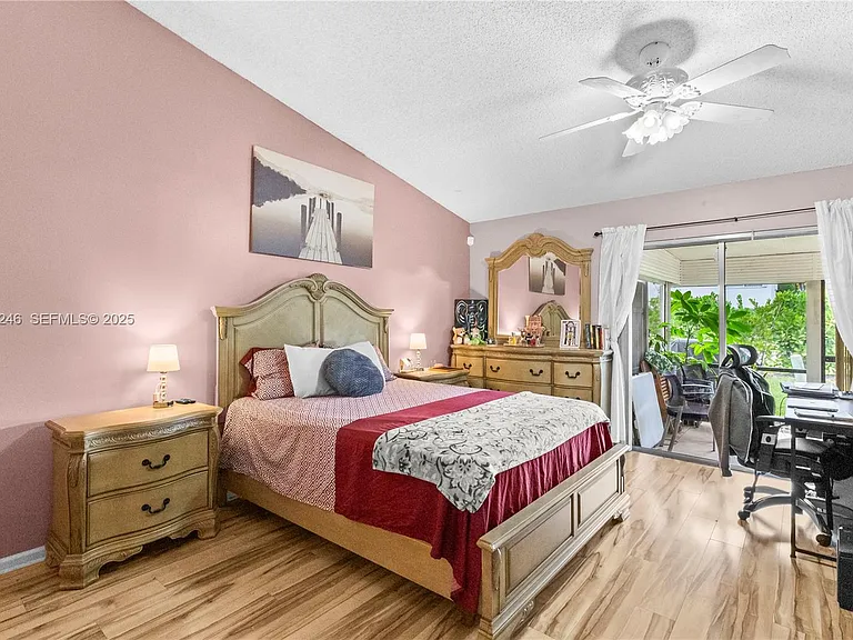 7474 Pinewalk Dr — Photo 9