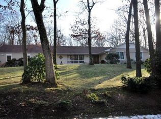 94 Darrow Ln, Greenlawn, NY 11740