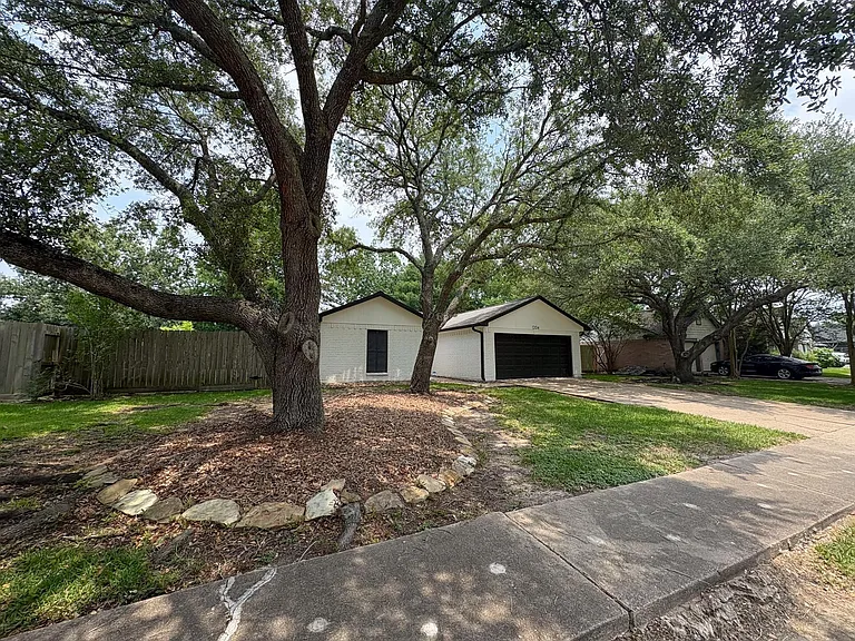 1204 Osborne Dr — Photo 3