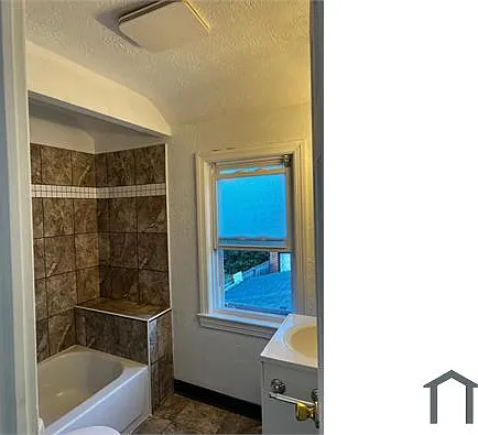 16209 Throckley Ave — Photo 8