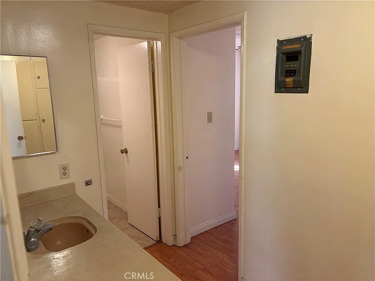 415 N 3rd St #F — Photo 7