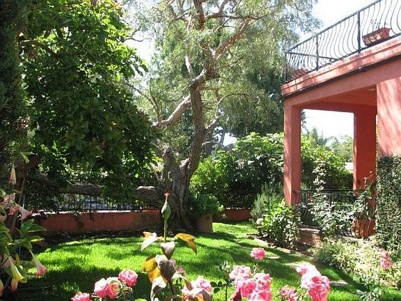 Nice Gated Front Yard