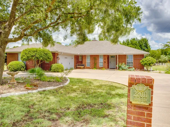22011 Pebble Dr, Whitney, TX 76692