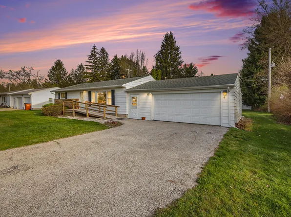 9350 Peck Rd, Greenville, MI 48838