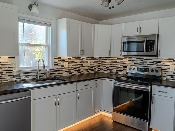 Kitchen - Under cabinet accent lighting