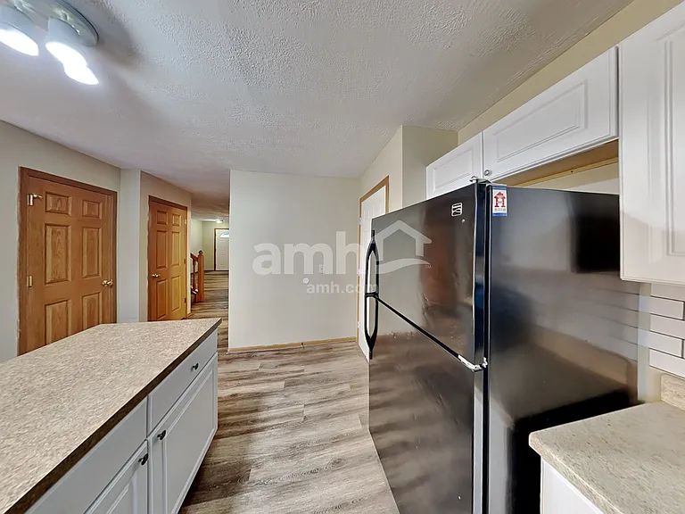 353 W Hunters Dr — Photo 3