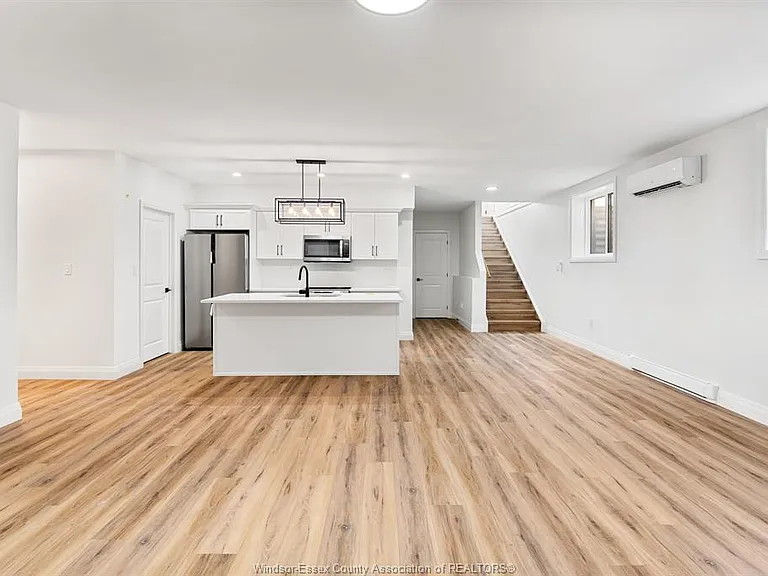 154 McLellan Ave #B — Photo 6