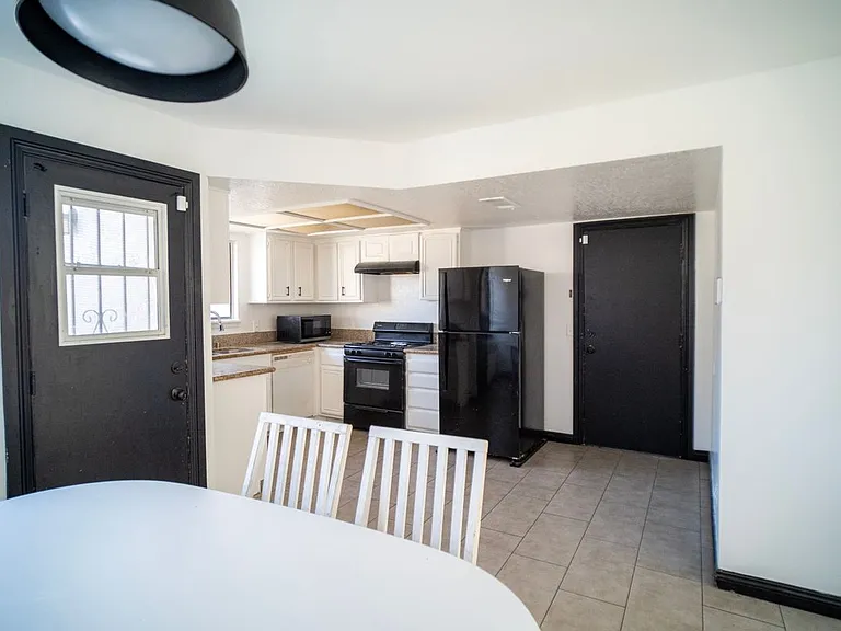 837 Sunrise Ct — Photo 6