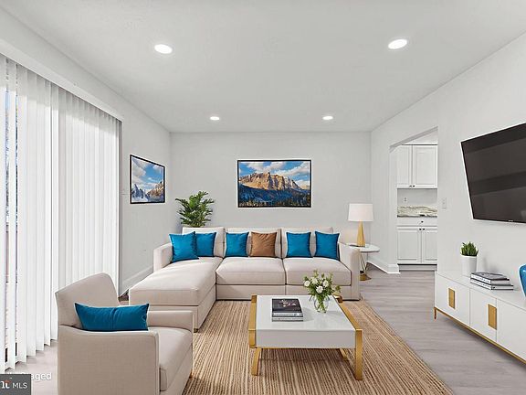3rd image of 105 Palmetto Ct