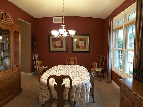 5th image of 707 Greenlee Ct