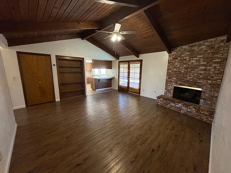 2943 W Ashland Ave — Photo 18