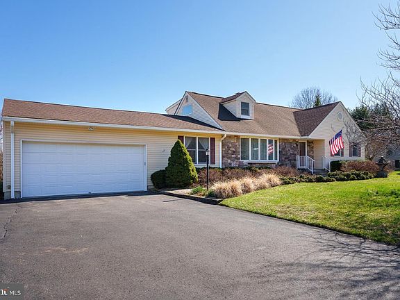 2nd image of 267 Lambertville Hopewell Rd