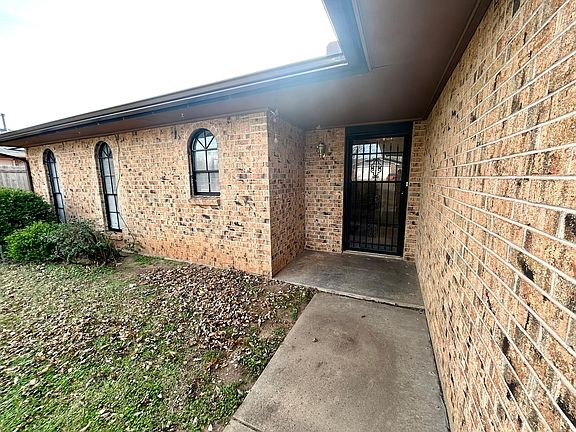 2nd image of 7018 SW Chaucer Dr