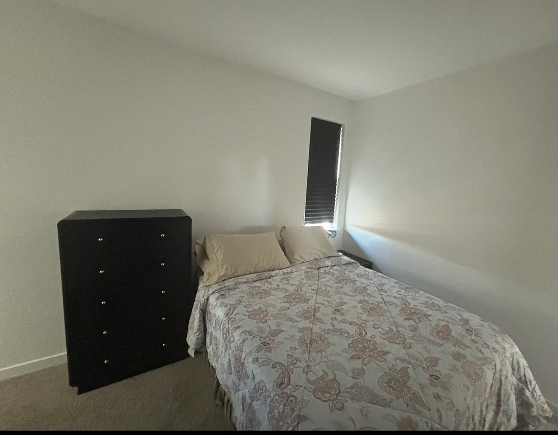 3 bed, 2733 sqft, $1,700 — Photo 1