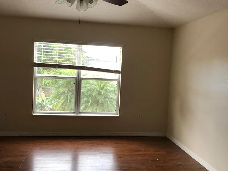 920 Vanderbilt Dr — Photo 11