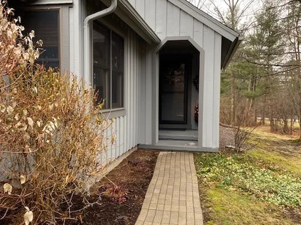 6 Andrews Way, Canandaigua, NY 14424