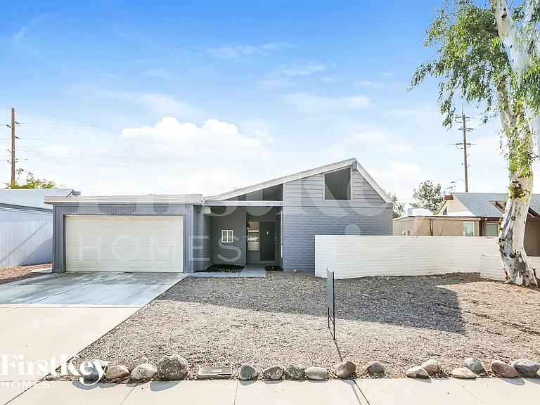 9631 N 35th Dr — Photo 2