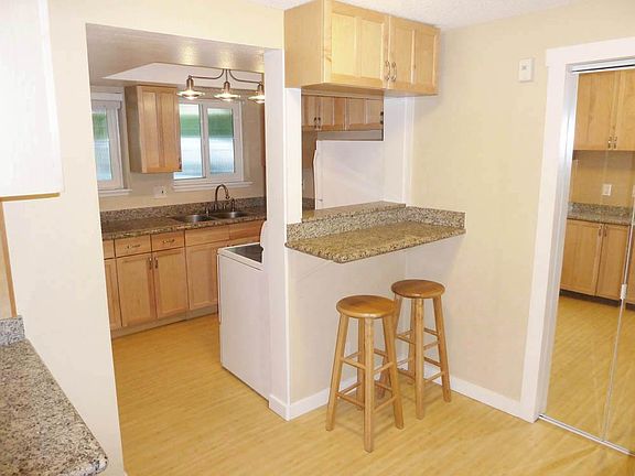 Granite Counters and Breakfast Bar. Mirrored Door Coat Closet.