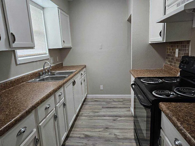 6028 Laurel Hall Dr — Photo 21