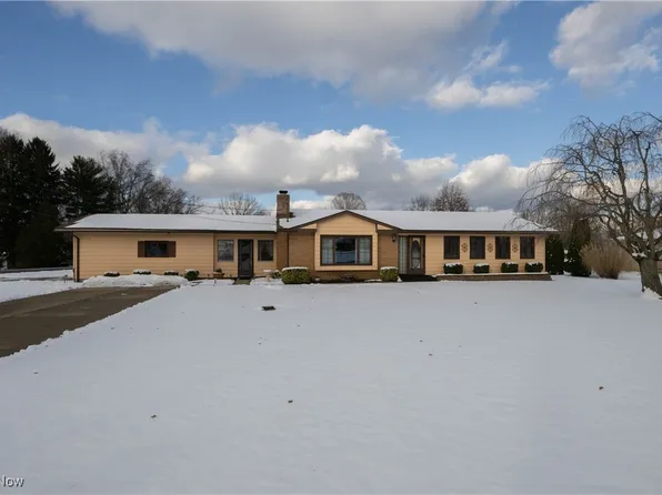 3205 Hemphill Rd, Barberton, OH 44203