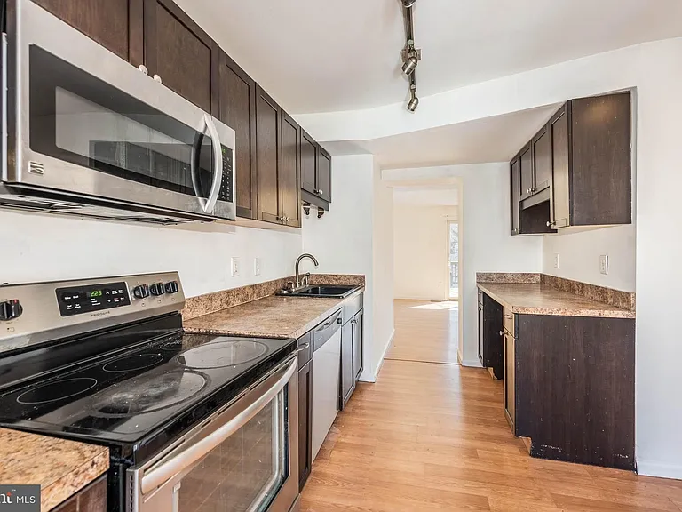 13 Bohn Ct — Photo 7